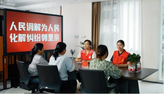 鑫苑服务三力齐发荣登“2025中国物业服务百强企业TOP15”
